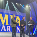 Il Sindaco consegna a Franco Ricciardi il Premio Mia Martini 2023-Sul palco con il conduttore Savino Zaba- foto by RECmedia